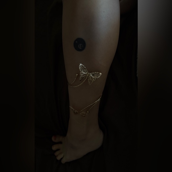 Roman Toga add on bangle in gold tone - Picture 15 of 15